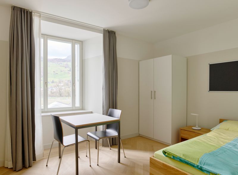 Sanierung und Erweiterung Psychiatrie Obwalden – Patientenzimmer – Ben Huggler Photography